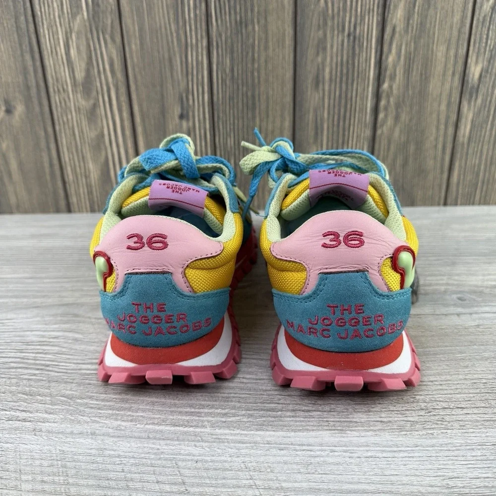 Marc Jacobs product pair